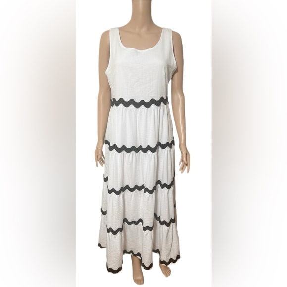 PrettyGarden Dress M White Maxi Back Trim Tiered Sleeveless Scoop Neck Summer - Picture 2 of 10